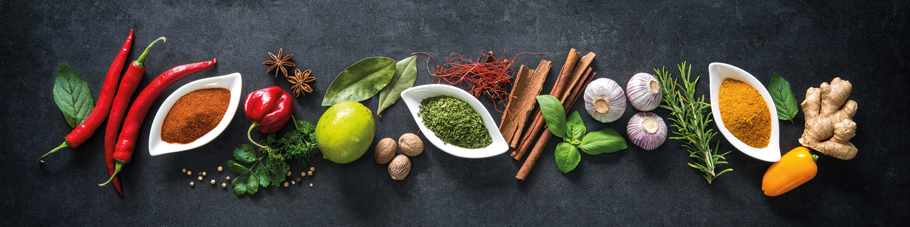 PlateART Küchenrückwand Motiv mit Gemüse, Kräuter und Gewürzen auf Hintergrund in Schieferoptik