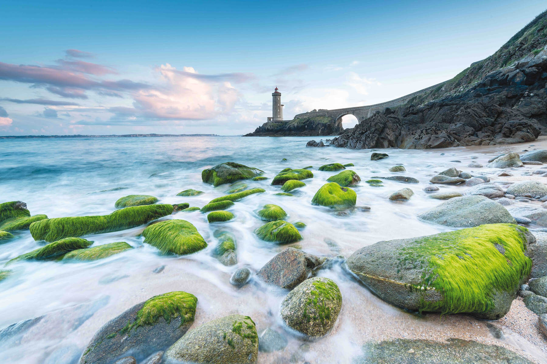 PlateART Duschrückwand mit Motiv Strand und Meer Leuchtturm Bretagne